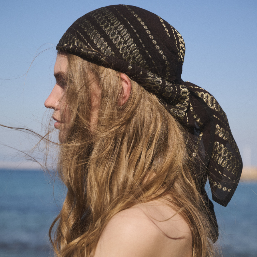 ELEVATE YOUR STYLE WITH SCARVES